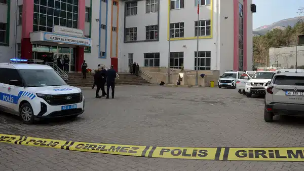 Kahramanmaraş’ta okulda gizemli ‘koku’ paniği: Okul tahliye edildi, çok sayıda öğrenci hastaneye kaldırıldı!