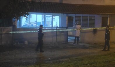 Kahvehaneci ‘Hasımlarınız var bizi tehlikeye düşürüyorsunuz’ diye uyarınca çıkan kavgada 2 arkadaş öldürüldü