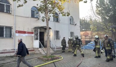 Kartal’da 2 katlı binada çıkan yangın söndürüldü