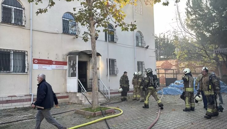 Kartal’da 2 katlı binada çıkan yangın söndürüldü