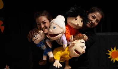 “Kasaba Sakinleri” lösemili çocuklar için sahnede