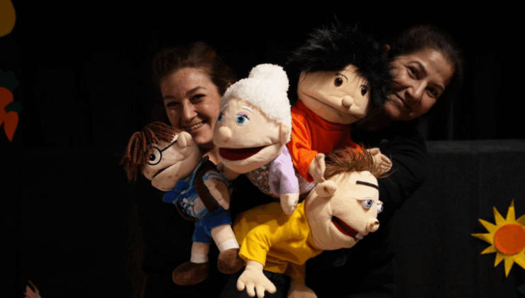 “Kasaba Sakinleri” lösemili çocuklar için sahnede