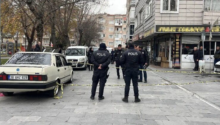 Kayseri’de ‘hırdavatçı’ dehşeti… Yoldan geçenleri bıçakladı!