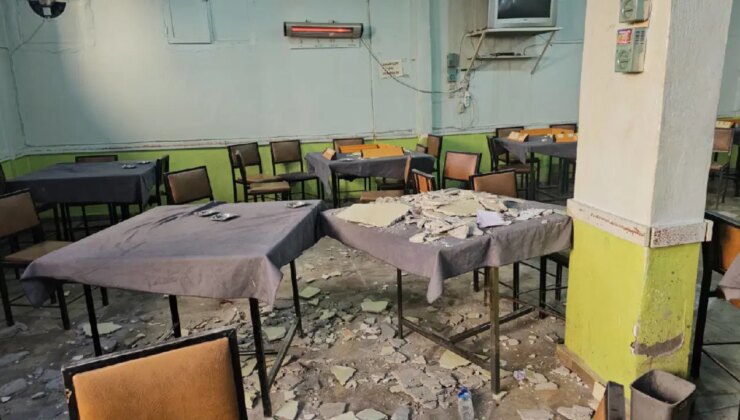 Kıraathanede sıva parçaları müşterilerin üzerine düştü: Yaralılar var!