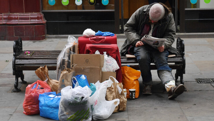 Kış şartları korkutuyor! İngiltere’de 382 binden fazla kişi evsiz