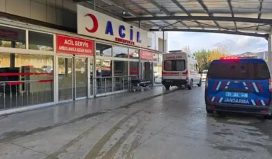 Kız kardeşiyle tartışan babasını bıçakladı!