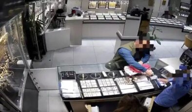 Komşusunun 4 milyon liralık ziynet eşyasını çaldı!