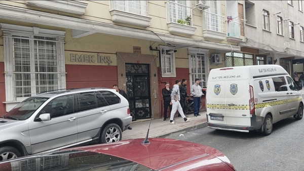 Küçükçekmece’de tartıştığı komşusunun evini kurşunladı