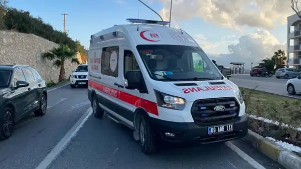 Kuşadası’nda motosiklet refüje çarptı; 1 ölü, 1 ağır yaralı