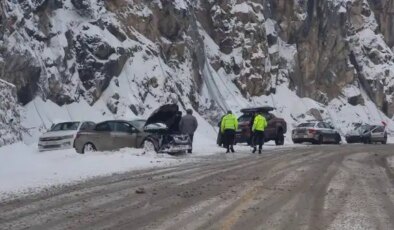 Kütahya’da kar yağışı kazaya yol açtı: 4 yaralı