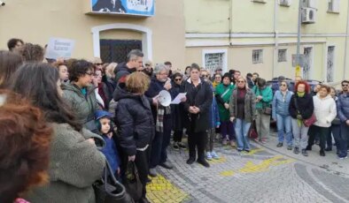 Kuzguncuk’ta tarihi okul önünde veli protestosu: ‘Bu okul Kuzguncuk’undur, çocuklarındır’