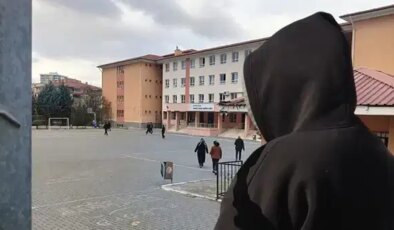 Lisede mesajlaşma grubuna müstehcen fotoğraf gönderen öğretmen tutuklandı