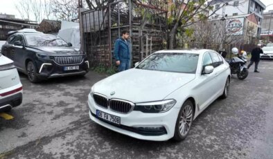 Lüks araçla çıkışı kapattı, cuma çıkışında tepkiye neden oldu