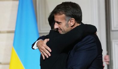 Macron: Ukrayna, toprak tartışmalarında tek egemen ülke