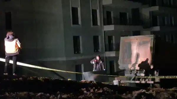 Malatya’da şantiye alanında kamyonun altında kalan işçi öldü