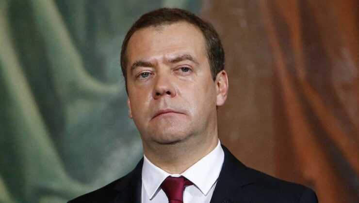 Medvedev: Dondurulmuş varlıklarımızın Ukrayna’ya verilmesini savaş sebebi sayarız