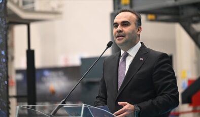 Mehmet Fatih Kacır, fındık kabuğundan sanayide kullanılan “aktif karbon” üreten firmayı ziyaret etti