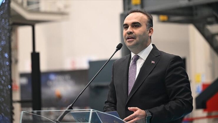 Mehmet Fatih Kacır, fındık kabuğundan sanayide kullanılan “aktif karbon” üreten firmayı ziyaret etti