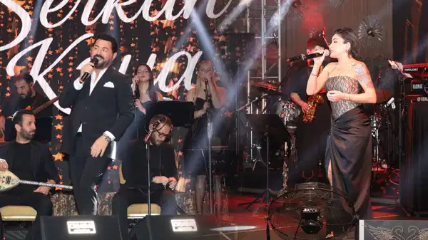 Melek Mosso’nun elbisesi, Serkan Kaya’nın tespihi kız çocuklarının eğitimi için açık artırmayla satıldı