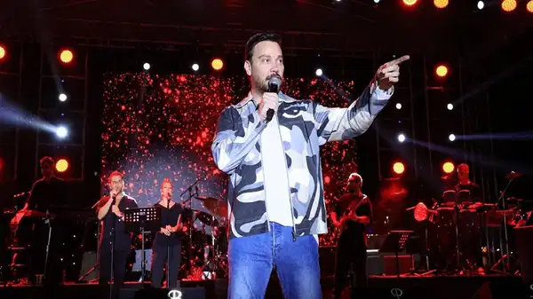 Minibüsünü otoparkta unutmuş… Şarkıcı Sinan Akçıl’a icra takibi!