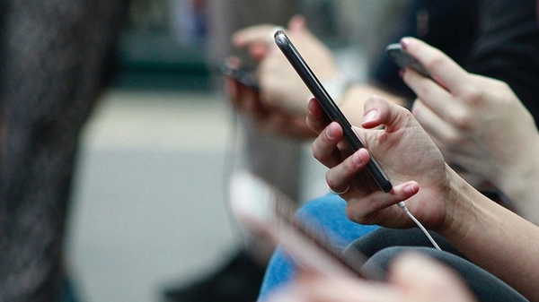 Modern çağın görünmez bağımlılığı: Nomofobi nedir?