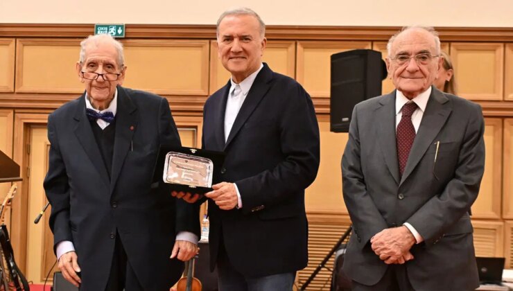 Murathan Mungan’a Onur Ödülü sunuldu