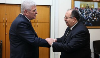 Müsavat Dervişoğlu, YSK Başkanı Ahmet Yener ile TBMM’de bir araya geldi