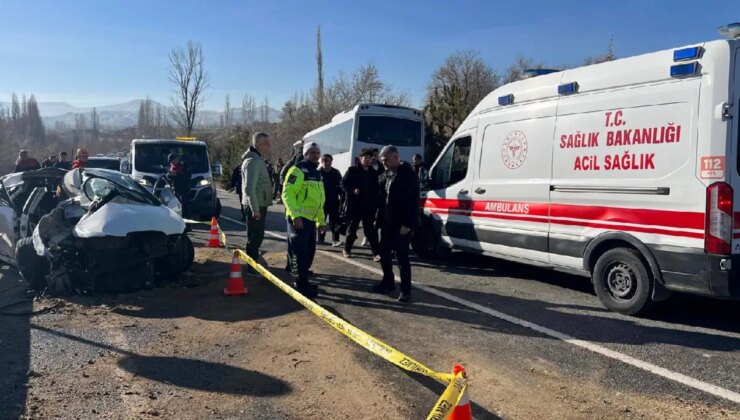 Nevşehir’de feci kaza… Yolcu midibüsü ile otomobil çarpıştı: Çok sayıda yaralı var!
