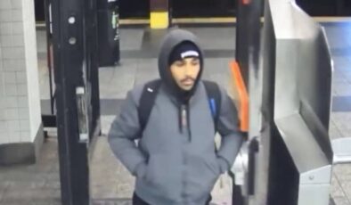 New York’ta metroda uyuyan yolcu yakılmak istendi