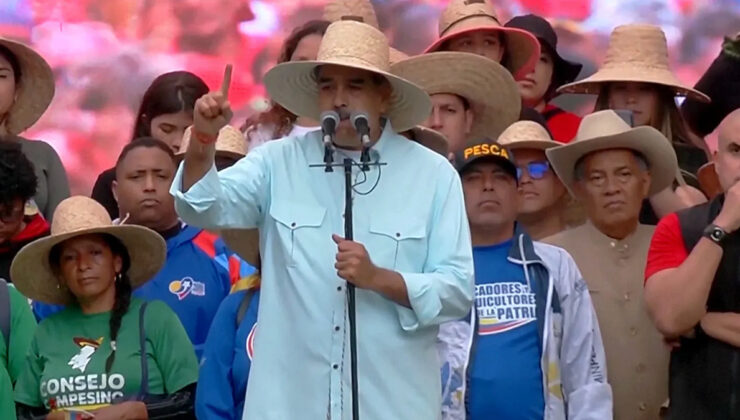 Nicolas Maduro şarkı söyleyip Amerika’yı tehdit etti