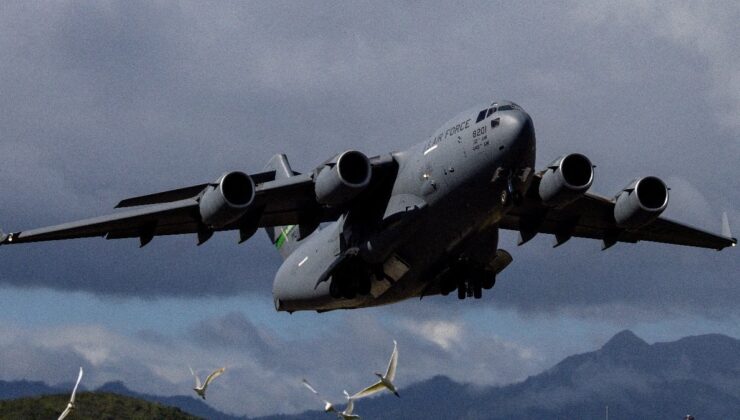 NYT: ABD Karayipler’e en az 16 uçak dolusu birlik taşıdı