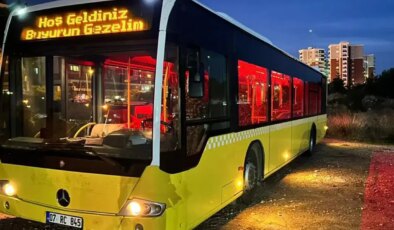 O ilde filmleri aratmayan olay: Eski halk otobüsünü satın aldı, mahalleliyi gezdiriyor