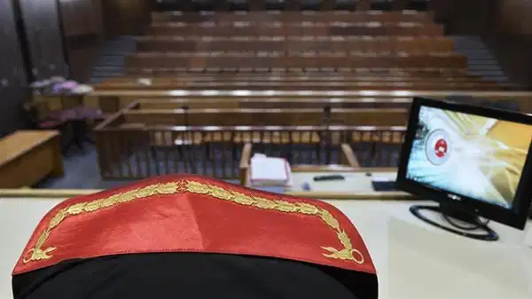 Oğlunu bıçaklayarak öldürmüştü: Yeniden yargılanan babaya 15 yıl 10 ay hapis!