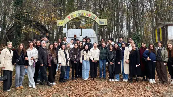 Öğrencilerden barınağa mama ve sevgi desteği