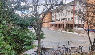 Öğrencilere cinsel organının fotoğrafını gönderen öğretmen tutuklandı