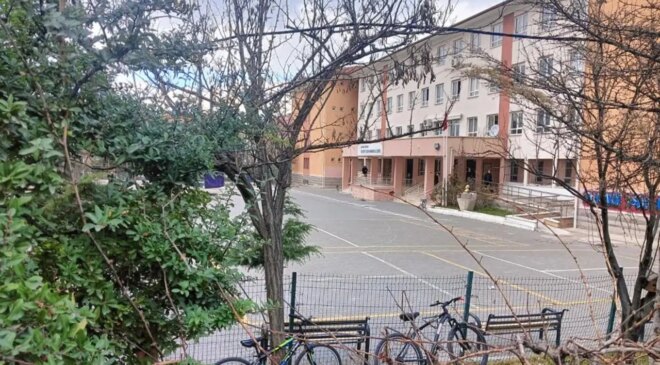 Öğrencilere cinsel organının fotoğrafını gönderen öğretmen tutuklandı