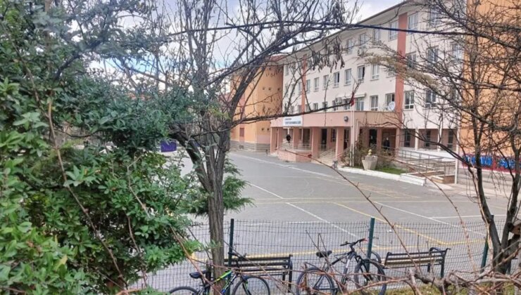 Öğrencilere cinsel organının fotoğrafını gönderen öğretmen tutuklandı