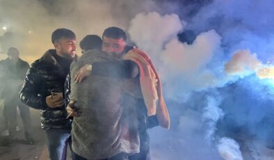 On binlerce hükümlü tahliye edildi, cezaevleri önündeki davul zurnalı görüntüler dikkat çekti