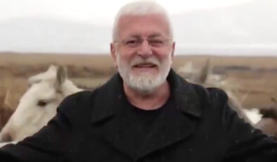 Onur Akın’a klip çekimleri sırasında at çarptı! Az kalsın nalları ben dikiyordum