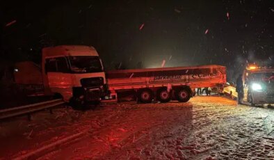 Ortalık savaş alanına döndü: 7 araç birbirine çarptı, trafik durma noktasına geldi!