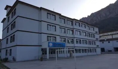 Ortaokul çocuklarına bunu da yaptırdılar!