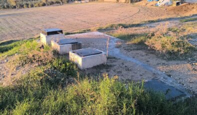 Osmaniye’de depremzedelere reva görülen: Dolu foseptik çukuru… Yurttaşlar kokudan duramıyor!