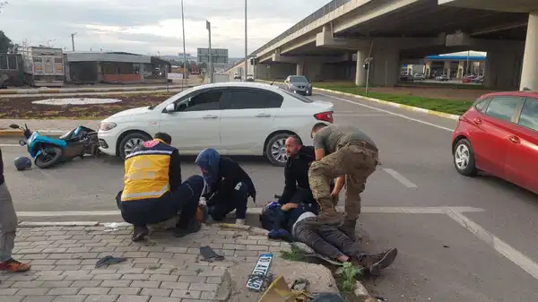 Otomobil ile motosiklet çarpıştı; 2 yaralı