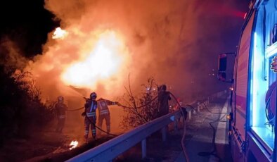 Otoyolda korkunç kaza… Alev alan TIR’dan çıkamadılar!