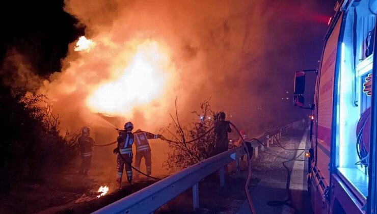 Otoyolda korkunç kaza… Alev alan TIR’dan çıkamadılar!