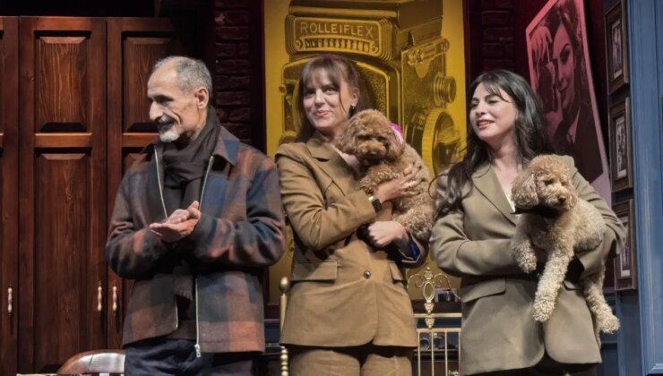 ‘Öylece Durur Zaman’ oyununun prömiyeri yapıldı