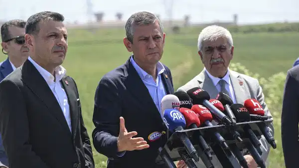 Özgür Özel Silivri’de: İmamoğlu’nu ziyaret ediyor