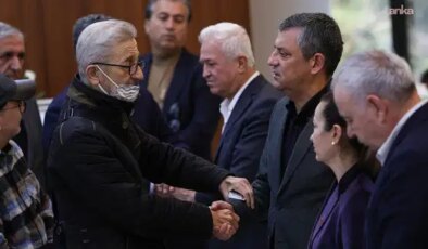 Özgür Özel ve Gülşah Durbay’ın ailesi, Manisa’da taziyeleri kabul ediyor