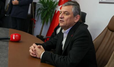 Özgür Özel’den Kayseri’de dikkat çeken mesaj: ‘Buranın kapısı Gazi’ye sevgi besleyen herkese açıktır’