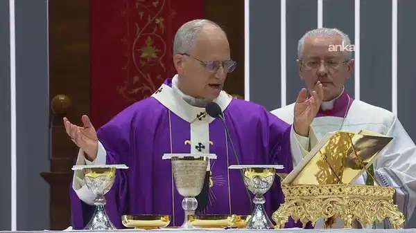 Papa 14. Leo, Volkswagen Arena’da düzenlenen ayini yönetti